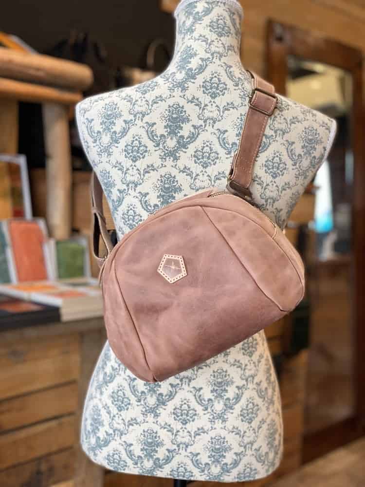 【Ain Soph（アインソフ）】オイルワックス焦がし/パラフィン加工牛革・レザー厚マチ横型ショルダーバッグ※半円っぽい丸型です。（ASC1709-HP）可愛らしい形状の本革ショルダーバッグ　ファスナー開閉　レディース【レザーバッグ革財布専門店Vertigo/ヴァーティゴ】のサムネイル