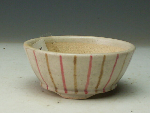 落款は釘彫りで 「碧祥作」 ●サイズ H3.5cm×W8cm×D8cm尼崎の鉢作家でロクロで作られた山野草鉢を作られています。 釉薬も奇麗です。 一つ一つ手作りのためすべて一点物です。