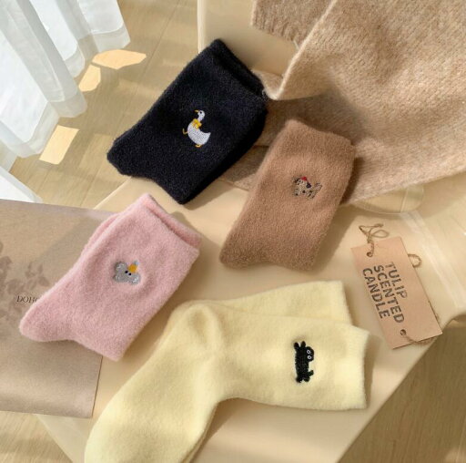 4足セット 靴下 レディース もこもこ くつしたソックス 4足セット ミドル ガールズ 速乾 通気 厚手 自宅 睡眠 秋冬 就寝ソックス 違う色セット 可愛い おしゃれ 保温 4足セット 靴下 レディース もこもこ くつしたソックス 4足セット ミドル ガールズ 速乾 通気 厚手 自宅 睡眠 秋冬 就寝ソックス 違う色セット 可愛い おしゃれ 保温