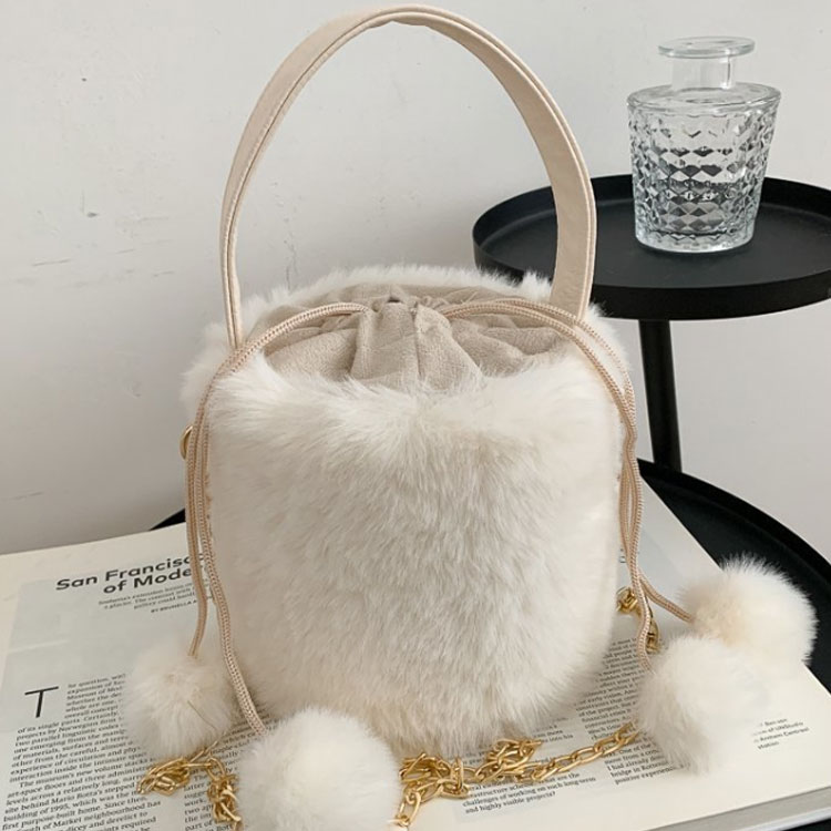 ファーバッグ ショルダーバッグ レディース ファーバッグ バッグ 肩掛け 軽量 もこもこ 小さめ 秋冬 レディース ミニバッグ 斜めがけ 手提げ バケツ型 2way ドローストリング バッグ ハンドバッグ フェイクファー ふわふわ 冬物 ふわふわ 鞄 ファーのサムネイル