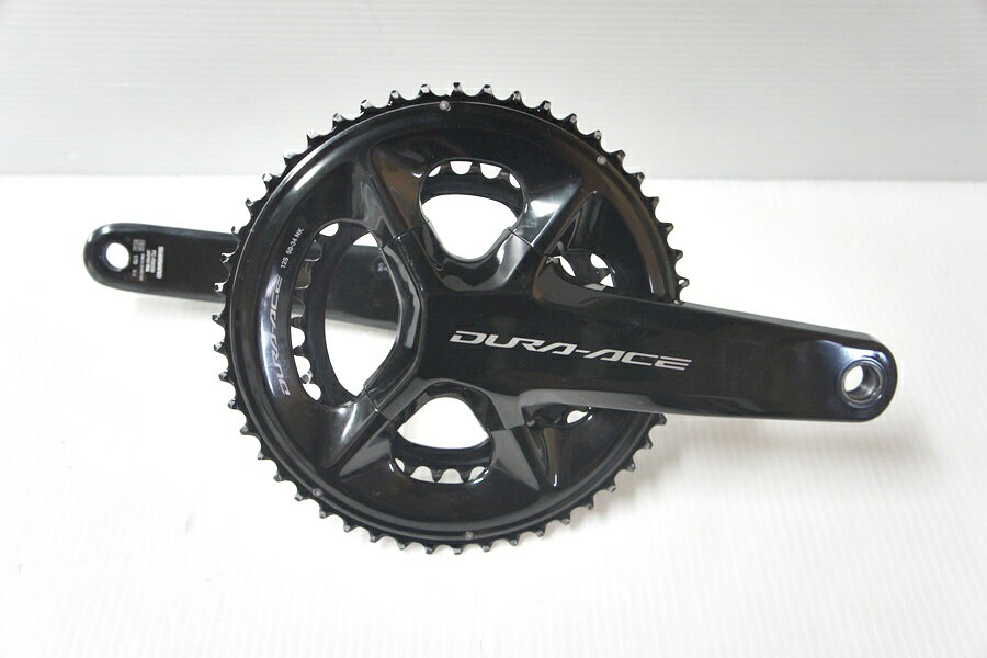 自転車基本情報 商品名 シマノ SHIMANO デュラエース DURA-ACE FC-R9200 クランクセット 50/34T 170mm 12速商品種類クランクセット参考価格-重量-状態レベル中古：B（使用感少な目/小キズ、ヨゴレ少々）状態説明■商品は画像のものが全てとなります。 ■使用状況も保管状態も良い品で、きれいと呼べる状態です。まだまだ十分に使って頂けるお品物です。 ■商品状態の詳細は掲載の写真にてお確かめをお願いいたします。商品説明SHIMANO(シマノ)DURA-ACE FC-R9200 クランクセットの中古品です。 歯数：50/34T クランク長：170mmメーカーSHIMANO (シマノ)モデル・型番DURA-ACE FC-R9200 (-)商品コードcpf-2608111002-pa-006402792発送元本商品は、「サイクルパラダイス福岡　ネット店」より発送いたします。【重要なご案内】ご購入前に必ずお読みください。本商品は通販・配送専用商品です。店頭での商品確認や店頭お渡しができないお品となります。ご質問は、「商品についてのお問い合わせ」欄よりお送りくださいませ。お電話やメールなどで直接頂いたお問い合わせはご返信ができません。また、ご質問の内容によってはご返答できない場合がございます。予めご了承下さい。ご購入後48時間以内のお支払いお手続きをお願いしております。(期限を過ぎますとキャンセルとさせて頂きます。)