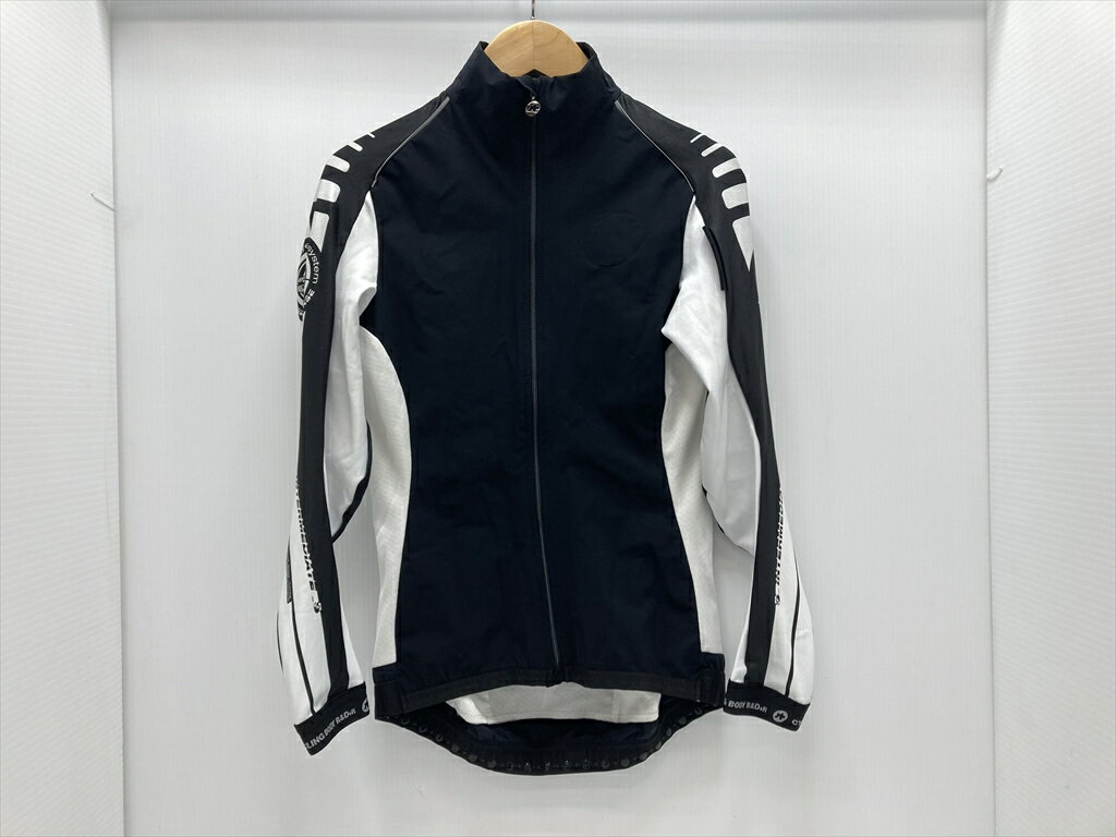 自転車基本情報 商品名 assos アソス STRATAGON ULTRA RACING LADY 長袖ジャージ Sサイズ ホワイト×ブラック サイクルジャージ商品種類ウェア参考価格-重量-状態レベル中古：C（使用感あり/キズ、ヨゴレあり）状態説明着用に伴う若干のシワ汚れ、引っかき傷はございますが、大きな傷みは見受けられないお品物になります。商品説明assos アソス STRATAGON ULTRA RACING LADY 長袖ジャージ Sサイズ ホワイト×ブラック サイクルジャージになります。 表記サイズ：S※性別表記がない場合正確に判断出来ないため、実寸サイズをご参考ください。 実寸サイズ 身幅：約39cm 裄丈：約65cm 着丈：約62cm ※平置き実寸による数値を記しています。 およその数値であることをご了承お願いします。 ・掲載写真について、撮影時や視聴環境によって色の映りが本体と違う場合がございます。 ・中古品の為、画像では映りきらない傷汚れ等もある場合がございます。予めご了承ください。メーカーasso (アソス)モデル・型番STRATAGON ULTRA RACING LADY (-)商品コードcpj-24020161-pa-003100679発送元本商品は、「サイクルパラダイス山口　ネット店」より発送いたします。【重要なご案内】ご購入前に必ずお読みください。本商品は通販・配送専用商品です。店頭での商品確認や店頭お渡しができないお品となります。ご質問は、「商品についてのお問い合わせ」欄よりお送りくださいませ。お電話やメールなどで直接頂いたお問い合わせはご返信ができません。また、ご質問の内容によってはご返答できない場合がございます。予めご了承下さい。ご購入後48時間以内のお支払いお手続きをお願いしております。(期限を過ぎますとキャンセルとさせて頂きます。)