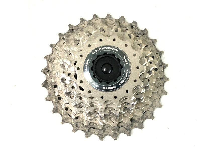 自転車基本情報 商品名 シマノ SHIMANO アルテグラ ULTEGRA CS-6800 14-28T スプロケット 〇商品種類スプロケット参考価格-重量-状態レベル中古：B（使用感少な目/小キズ、ヨゴレ少々）状態説明小傷や擦れ傷、汚れはありますが、比較的目立った大きな傷の少ない美品商品です。 使用感がややあり、歯のチェーンアタリ、多少の汚れが見られます。cps-2608024002-pa-037683810※付属品に関しては写真に写っているものですべてとなります。商品説明シマノ SHIMANO アルテグラ ULTEGRA CS-6800 14-28T スプロケット です。メーカーSHIMANO (シマノ)モデル・型番ULTEGRA CS-6800 14-28T (アルテグラ)商品コードcps-2608024002-pa-037683810発送元本商品は、「サイクルパラダイス東京　ネット店」より発送いたします。【重要なご案内】ご購入前に必ずお読みください。本商品は通販・配送専用商品です。店頭での商品確認や店頭お渡しができないお品となります。ご質問は、「商品についてのお問い合わせ」欄よりお送りくださいませ。お電話やメールなどで直接頂いたお問い合わせはご返信ができません。また、ご質問の内容によってはご返答できない場合がございます。予めご了承下さい。ご購入後48時間以内のお支払いお手続きをお願いしております。(期限を過ぎますとキャンセルとさせて頂きます。)