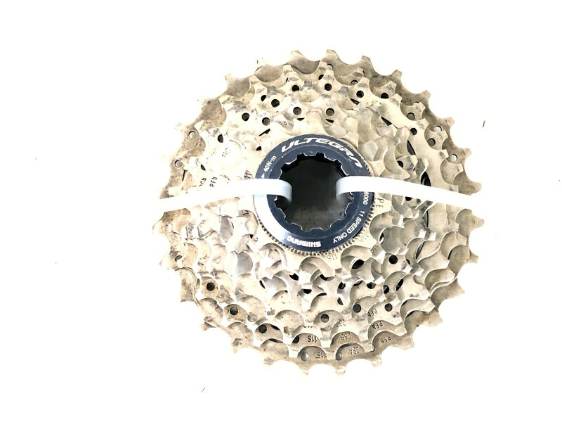 自転車基本情報 商品名 シマノ SHIMANO アルテグラ ULTEGRA CS-R8000 11-28T スプロケット 〇商品種類スプロケット参考価格-重量-状態レベル中古：C（使用感あり/キズ、ヨゴレあり）状態説明使用に伴う傷や擦れ傷、汚れがあります。 使用感があり、歯のチェーンアタリ、細かい傷、全体的な汚れが見られます。※付属品に関しては写真に写っているものですべてとなります。商品説明シマノ SHIMANO アルテグラ ULTEGRA CS-R8000 11-28T スプロケット です。メーカーSHIMANO (シマノ)モデル・型番ULTEGRA CS-R8000 11-28T (アルテグラ)商品コードcps-2609064009-pa-037681507発送元本商品は、「サイクルパラダイス東京　ネット店」より発送いたします。【重要なご案内】ご購入前に必ずお読みください。本商品は通販・配送専用商品です。店頭での商品確認や店頭お渡しができないお品となります。ご質問は、「商品についてのお問い合わせ」欄よりお送りくださいませ。お電話やメールなどで直接頂いたお問い合わせはご返信ができません。また、ご質問の内容によってはご返答できない場合がございます。予めご了承下さい。ご購入後48時間以内のお支払いお手続きをお願いしております。(期限を過ぎますとキャンセルとさせて頂きます。)