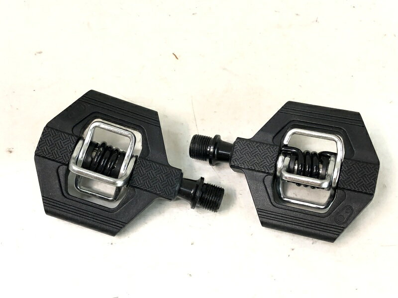 自転車基本情報 商品名 クランクブラザーズ CRANKBROTHERS SPDペダル CANDY1 ビンディングペダル商品種類ペダル参考価格-重量-状態レベル中古：A（使用感の少ない美品）状態説明使用感はほとんどなく、細かい傷、多少の汚れ程度の状態です。 クリート欠品です。小傷や擦れ傷、汚れはありますが、比較的目立った大きな傷の少ない美品商品です。※付属品に関しては写真に写っているものですべてとなります。商品説明クランクブラザーズ CRANKBROTHERS SPDペダル CANDY1 ビンディングペダル です。メーカーCRANKBROTHERS (クランクブラザーズ)モデル・型番CANDY1 (SPDペダル)商品コードcps-2608034007-pa-037683817発送元本商品は、「サイクルパラダイス東京　ネット店」より発送いたします。【重要なご案内】ご購入前に必ずお読みください。本商品は通販・配送専用商品です。店頭での商品確認や店頭お渡しができないお品となります。ご質問は、「商品についてのお問い合わせ」欄よりお送りくださいませ。お電話やメールなどで直接頂いたお問い合わせはご返信ができません。また、ご質問の内容によってはご返答できない場合がございます。予めご了承下さい。ご購入後48時間以内のお支払いお手続きをお願いしております。(期限を過ぎますとキャンセルとさせて頂きます。)
