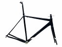 自転車基本情報 商品名 ジャンク キャノンデール CANNONDALE キャド12 CAAD12 BLACK INC ロード フレームセット 2016年 54サイズ アルミ ブラック自転車種フレーム（ロード）年式2016年参考価格-フレーム素材アルミメーカーサイズ54サイズ適正身長165~175cm(あくまで目安です)ヘッドチューブ139mm（実寸）シートチューブ570mm（C-T実寸）トップチューブ540mm（C-C実寸）重量1.79kgクランク-変速レバー-フロントディレイラー-リアディレイラー-スプロケット-ブレーキキャリパー-ホイール-ステム-ハンドル-シートポストCANNONDALEサドル-状態レベル中古：J（ジャンク品）状態説明ジャンクの理由は、フレームの左トップチューブやトップチューブ下側にへこみ箇所あり、シートチューブ上部に目立つアルミ地迄達している削れ傷がある為、ジャンク品の現状お渡し商品となります。併せて、シートクランプのオーバートルクによる締め付けによる2.5cm程のクラック箇所がシートポストに見られます。フレームのチェーンステーやフロントフォークに傷あり、その他フレームに傷や擦れ傷、汚れがあります。車体付属のBBは、ベラリングのみです。別途ご用意ください。付属品は画像にある物で全てとなります。商品説明ジャンク キャノンデール CANNONDALE キャド12 CAAD12 BLACK INC ロード フレームセット 2016年 54サイズ アルミ ブラック です。 コラム径：オーバーサイズ コラム残り：52mm BB規格：BB30 シートポスト径：25.4mm 対応ブレーキ：キャリパーブレーキ 対応FD系：直付け エンド幅：100/130 対応ホイールサイズ：700c 組付け可能付属品詳細：現状では組付けにグロメットが不足しています。メーカーキャノンデール (キャド12 ブラック インク)モデル名CANNONDALE (CAAD12 BLACK INC)商品コードcpt-2404164704-fr-037601134発送元本商品は、「サイクルパラダイス東京　ネット店」より発送いたします。【重要なご案内】ご購入前に必ずお読みください。本商品は通販・配送専用商品です。店頭での商品確認や店頭お渡しができないお品となります。ご質問は、「商品についてのお問い合わせ」欄よりお送りくださいませ。お電話やメールなどで直接頂いたお問い合わせはご返信ができません。また、ご質問の内容によってはご返答できない場合がございます。予めご了承下さい。ご購入後48時間以内のお支払いお手続きをお願いしております。(期限を過ぎますとキャンセルとさせて頂きます。)