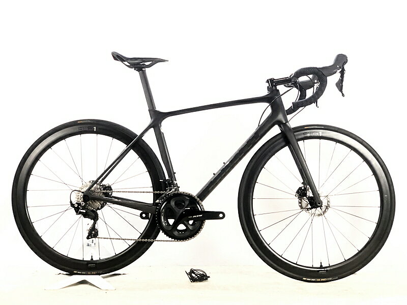 自転車基本情報 商品名 ジャイアント GIANT TCR ADVANCED 2 DISC SE 105 パワメ付 ホイールカスタム 2021年 カーボンロードバイク Mサイズ カーボンカラー自転車種ロードバイク年式2021年参考価格-フレーム素材カーボンメーカーサイズMサイズ適正身長170~185cm(メーカー推奨)ヘッドチューブ145mm（実寸）シートチューブ470mm（C-T実寸）トップチューブ530mm（C-C実寸）重量7.38kgクランクSHIMANO 105 R7000 GIANT POWER PRO S 片側計測パワーメーター付/172.5mm変速レバーSHIMANO 105 R7020/2X11速フロントディレイラーSHIMANO 105 R7000リアディレイラーSHIMANO 105 R7000スプロケットSHIMANO 105 R7000ブレーキキャリパーSHIMANO 105 R7070/油圧DISCホイールGIANT SLR1 DISC/700X25Cステムprime/90mmハンドルprime/420mmシートポストGIANTサドルCADEX状態レベル中古：C（使用感あり/キズ、ヨゴレあり）状態説明こちらの自転車は以下の確認を行っております。変速：正常に動作します。ブレーキ：正常に動作します。タイヤ：パンクはしておりません。フレーム、その他外観：右BB周り、右チェーンステー、右フレームエンド内側にチェーン落ちキズがあります。トップチューブ、ダウンチューブ、左右チェーンステー、左右シートステー、フロントフォーク、クランク、リアディレイラー、STIレバー、ホイール、シートポスト、サドルにキズがあります。左STIレバーのネームプレートが欠品しています。STIレバー内部にサビが見られます。その他フレームやパーツにキズやスレキズ、汚れがあり、通常の使用感が感じられる車体です。上記以外の確認とメンテナンスは行っておりません。 付属品：GIANT POWER PRO パワーメーター用の充電ケーブルが付属します。ペダルは付属いたしません。別途ご用意下さい。画像に無いキズや汚れもございます。※ペダルなどの付属品に関しては写真に写っているものですべてとなりますのでご了承ください。商品説明-メーカーGIANT (ジャイアント)モデル名TCR ADVANCED 2 DISC SE (TCRアドバンスド2ディスクSE)商品コードcpt-2608071704-bi-037601821発送元本商品は、「サイクルパラダイス東京　ネット店」より発送いたします。【重要なご案内】ご購入前に必ずお読みください。本商品は通販・配送専用商品です。店頭での商品確認や店頭お渡しができないお品となります。ご質問は、「商品についてのお問い合わせ」欄よりお送りくださいませ。お電話やメールなどで直接頂いたお問い合わせはご返信ができません。また、ご質問の内容によってはご返答できない場合がございます。予めご了承下さい。ご購入後48時間以内のお支払いお手続きをお願いしております。(期限を過ぎますとキャンセルとさせて頂きます。)
