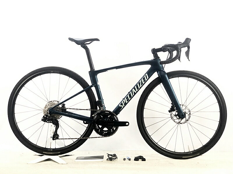 自転車基本情報 商品名 美品 SPECIALIZED ROUBAIX SL8 COMP 12速 105 Di2 油圧DISC 2024年 カーボンロードバイク 49サイズ サテンメタリックディープレイク自転車種ロードバイク年式2024年参考価格-フレーム素材カーボンメーカーサイズ49サイズ適正身長155~163cm(メーカー推奨)ヘッドチューブ90mm（実寸）シートチューブ410mm（C-T実寸）トップチューブ500mm（C-C実寸）重量8.77kgクランクSHIMANO 105 R7100/165mm/50-34T変速レバーSHIMANO 105 R7170 Di2/2X12速フロントディレイラーSHIMANO 105 R7150 Di2リアディレイラーSHIMANO 105 R7150 Di2スプロケットSHIMANO HG710/11-36TブレーキキャリパーSHIMANO 105 R7170/油圧DISCホイールDT SWISS G540/700X32CステムSPECIALIZED/80mmハンドルSPECIALIZED/380mmシートポストS-WORKS サドルSPECIALIZED POWER状態レベル中古：B（使用感少な目/小キズ、ヨゴレ少々）状態説明こちらの自転車は以下の確認を行っております。変速：正常に動作します。ブレーキ：正常に動作します。タイヤ：パンクはしておりません。ホイールに走行に支障ない程度のフレが1mm前後あります。フレーム、その他外観：右BB周り後方、右チェーンステーのチェーンガードステッカーに軽めのチェーンキズがあります。フレームエンド、チェーンステー、ダウンチューブ、クランク、シートポストに小キズがあります。その他フレームやパーツにスレキズや薄い汚れはありますが、全体的に使用感の少ない美品車体です。上記以外の確認とメンテナンスは行っておりません。 付属品：シマノの12速電動Di2ロードドライブトレイン用充電コネクター、フューチャーショック交換調整用スプリングが付属しています。ペダルは付属いたしません。別途ご用意下さい。画像に無いキズや汚れもございます。※ペダルなどの付属品に関しては写真に写っているものですべてとなりますのでご了承ください。商品説明-メーカーSPECIALIZED (スペシャライズド)モデル名ROUBAIX SL8 COMP (ルーベ)商品コードcpt-2608281702-bi-037606083発送元本商品は、「サイクルパラダイス東京　ネット店」より発送いたします。【重要なご案内】ご購入前に必ずお読みください。本商品は通販・配送専用商品です。店頭での商品確認や店頭お渡しができないお品となります。ご質問は、「商品についてのお問い合わせ」欄よりお送りくださいませ。お電話やメールなどで直接頂いたお問い合わせはご返信ができません。また、ご質問の内容によってはご返答できない場合がございます。予めご了承下さい。ご購入後48時間以内のお支払いお手続きをお願いしております。(期限を過ぎますとキャンセルとさせて頂きます。)