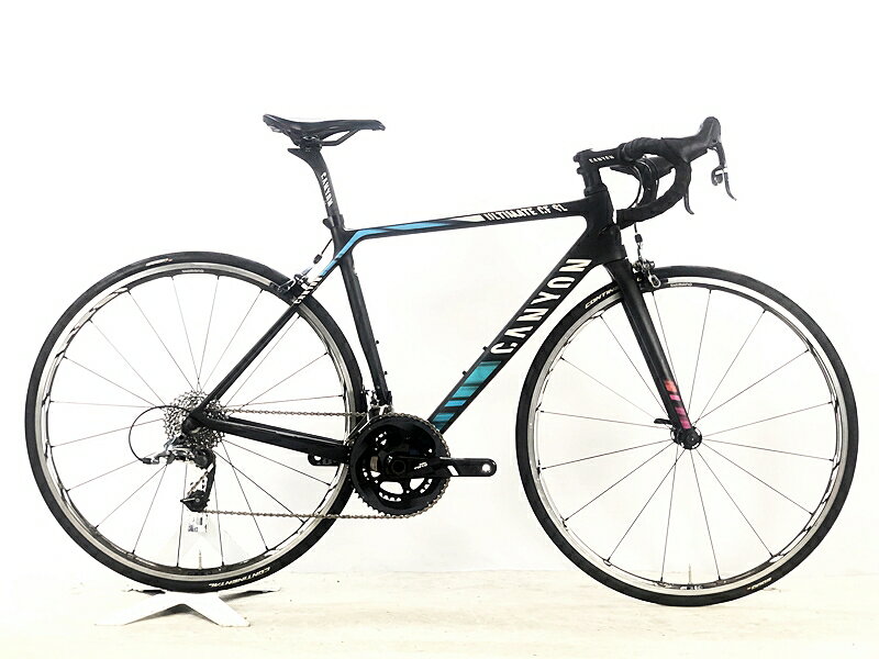 自転車基本情報 商品名 キャニオン CANYON ULTIMATE WMN CF SL 9.0 TEAM CSR SRAM FORCE 女性向け 2016年 カーボンロードバイク Sサイズ チームレプリカ自転車種ロードバイク年式2016年参考価格-フレーム素材カーボンメーカーサイズSサイズ適正身長160~170cm(あくまで目安です)ヘッドチューブ138mm（実寸）シートチューブ500mm（C-T実寸）トップチューブ520mm（C-C実寸）重量6.93kgクランクSRAM FORCE 22/170mm変速レバーSRAM FORCE 22/2X11速フロントディレイラーSRAM FORCE 22リアディレイラーSRAM FORCE 22スプロケットSRAMブレーキキャリパーSRAM FORCEホイールSHIMANO RS81/700X25CステムCANYON V13/80mmハンドルCANYON H17/380mmシートポストCANYON S13サドル不明状態レベル中古：D（強い使用感あり/目立つキズ、ヨゴレ、サビなど）状態説明こちらの自転車は以下の確認を行っております。変速：正常に動作します。ブレーキ：正常に動作します。タイヤ：パンクはしておりません。ホイールに走行に支障ない程度のフレが1mm前後あります。フレーム、その他外観：フォーク右、右シートステー、右チェーンステー、クランク、ダブルタップレバーにキズがあります。フレーム全体に小キズがあります。クランクシャフト、ボルト類にサビがあります。シートクランプボルトが非純正品となっており、締りに無理やり感があります。フレーム全体に退色が見られます。その他フレームやパーツに傷や擦れ傷、汚れや錆があり、強い使用感が感じられる車体です。上記以外の確認とメンテナンスは行っておりません。 付属品：ペダルは付属いたしません。別途ご用意下さい。画像に無いキズや汚れもございます。※ペダルなどの付属品に関しては写真に写っているものですべてとなりますのでご了承ください。商品説明-メーカーCANYON (キャニオン)モデル名ULTIMATE WMN CF SL 9.0 TEAM CSR (アルティメート)商品コードcpt-2608281704-bi-037600113発送元本商品は、「サイクルパラダイス東京　ネット店」より発送いたします。【重要なご案内】ご購入前に必ずお読みください。本商品は通販・配送専用商品です。店頭での商品確認や店頭お渡しができないお品となります。ご質問は、「商品についてのお問い合わせ」欄よりお送りくださいませ。お電話やメールなどで直接頂いたお問い合わせはご返信ができません。また、ご質問の内容によってはご返答できない場合がございます。予めご了承下さい。ご購入後48時間以内のお支払いお手続きをお願いしております。(期限を過ぎますとキャンセルとさせて頂きます。)