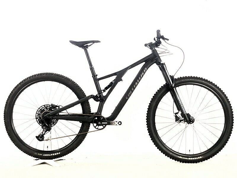 自転車基本情報 商品名 ●未走行品 SPECIALIZED STUMPJUMPER ALLOY 2022年 SRAM SX フルサス 29er マウンテンバイク Boost規格 S3サイズ サテンブラック ☆自転車種マウンテンバイク年式2022年参考価格-フレーム素材アルミメーカーサイズS3サイズ適正身長165~180cm(メーカー推奨)ヘッドチューブ110mm（実寸）シートチューブ405mm（C-T実寸）トップチューブ555mm（C-C実寸）重量16.48kgクランクSRAM SX/170mm変速レバーSRAM SX/1X12速フロントディレイラー-リアディレイラーSRAM SXスプロケットSRAM PG-1210ブレーキキャリパーTEKTRO Gemini SL/油圧DISCホイールSPECIALIZED/29X2.3ステムSPECIALIZED/50mmハンドルSPECIALIZED/780mmシートポストTranzX ドロッパーポストサドルSPECIALIZED BRIDGE状態レベル中古：S（ほぼ新品・新古未使用品）状態説明こちらの自転車は以下の確認を行っております。変速：正常に動作します。ブレーキ：正常に動作します。タイヤ：パンクはしておりません。フレーム、その他外観：左右チェーンステーエンド側、フロントサス、ホイールリムに小キズがあります。その他フレームやパーツに保管に伴う小キズやスレキズ、薄い汚れ程度はありますが、未走行の超美品車体です。上記以外の確認とメンテナンスは行っておりません。 付属品：ペダルは付属いたしません。別途ご用意下さい。画像に無いキズや汚れもございます。※ペダルなどの付属品に関しては写真に写っているものですべてとなりますのでご了承ください。商品説明-メーカーSPECIALIZED (スペシャライズド)モデル名STUMPJUMPER ALLOY (スタンプジャンパーアロイ)商品コードcpt-2609041702-bi-037600047発送元本商品は、「サイクルパラダイス東京　ネット店」より発送いたします。【重要なご案内】ご購入前に必ずお読みください。本商品は通販・配送専用商品です。店頭での商品確認や店頭お渡しができないお品となります。ご質問は、「商品についてのお問い合わせ」欄よりお送りくださいませ。お電話やメールなどで直接頂いたお問い合わせはご返信ができません。また、ご質問の内容によってはご返答できない場合がございます。予めご了承下さい。ご購入後48時間以内のお支払いお手続きをお願いしております。(期限を過ぎますとキャンセルとさせて頂きます。)