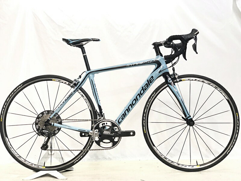 自転車基本情報 商品名 美品 キャノンデール CANNONDALE シナプス SYNAPSE CARBON ULTEGRA ULTEGRA 2015年 カーボンロードバイク 51サイズ ブルー自転車種ロードバイク年式2015年参考価格-フレーム素材カーボンメーカーサイズ51サイズ適正身長165~175cm(あくまで目安です)ヘッドチューブ146mm（実寸）シートチューブ460mm（C-T実寸）トップチューブ510mm（C-C実寸）重量7.77kgクランクFSA SL-K/170mm 変速レバーSHIMANO ULTEGRA 6800/2x11速フロントディレイラーSHIMANO ULTEGRA 6800リアディレイラーSHIMANO ULTEGRA 6800スプロケットSHIMANO 105 5800ブレーキキャリパーSHIMANO ULTEGRA 6800ホイールMAVIC AKSIUM/700x25cステムCANNONDALE/90mmハンドルCANNONDALE/410mmシートポストCANNONDALEサドルPROLOGO KAPPA EVO状態レベル中古：B（使用感少な目/小キズ、ヨゴレ少々）状態説明こちらの自転車は以下の確認を行っております。変速：正常に動作します。ブレーキ：正常に動作します。タイヤ：パンクはしておりませんフレーム、その他外観：一部キズ、スレキズ、フォーク先端にキズ、チェーンステーにチェーン落ちキズがあります。パーツ各部に小キズ、スレキズ、STIレバー、クランク、リアディレイラー、シートポストにキズがあります。その他フレームやパーツにも細かいキズや薄い汚れはありますが、全体的に使用感の少ない車体です。上記以外の確認とメンテナンスは行っておりません。 付属品：ペダルは付属いたしません。別途ご用意下さい。画像に無いキズや汚れもございます。※出品後に店頭にて展示しておりますので展示キズがございます。※ペダルなどの付属品に関しては写真に写っているものですべてとなりますのでご了承ください。商品説明-メーカーCANNONDALE (キャノンデール)モデル名SYNAPSE CARBON ULTEGRA (シナプス)商品コードcpt-2609042201-bi-037602211発送元本商品は、「サイクルパラダイス東京　ネット店」より発送いたします。【重要なご案内】ご購入前に必ずお読みください。本商品は通販・配送専用商品です。店頭での商品確認や店頭お渡しができないお品となります。ご質問は、「商品についてのお問い合わせ」欄よりお送りくださいませ。お電話やメールなどで直接頂いたお問い合わせはご返信ができません。また、ご質問の内容によってはご返答できない場合がございます。予めご了承下さい。ご購入後48時間以内のお支払いお手続きをお願いしております。(期限を過ぎますとキャンセルとさせて頂きます。)