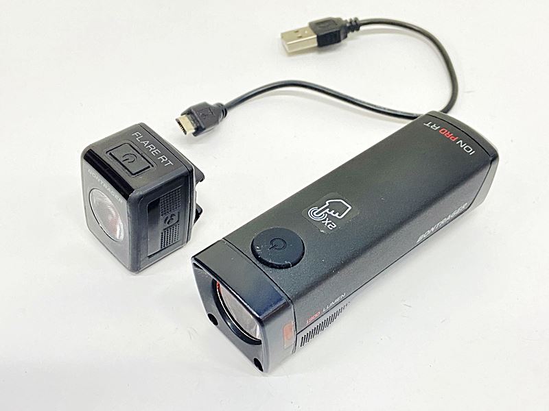 自転車基本情報 商品名 ボントレガー BONTRAGER イオン ION PRO RT フロントライト FLARE RT リアライト 前後セット 点灯確認済み商品種類自転車アクセサリー参考価格-重量-状態レベル中古：B（使用感少な目/小キズ、ヨゴレ少々）状態説明細かい傷、スレがあります。点灯、充電確認済み。付属品は写真に写っているものが全てとなります。ご承知の上でご検討ください。商品説明ボントレガー BONTRAGER イオン ION PRO RT フロントライト FLARE RT リアライト 前後セット 点灯確認済みメーカーBONTRAGER (ボントレガー)モデル・型番ION PRO RT/FLARE RT (イオンプロRT/フレアRT)商品コードcps-2608040901-pa-037683793発送元本商品は、「サイクルパラダイス東京　ネット店」より発送いたします。【重要なご案内】ご購入前に必ずお読みください。本商品は通販・配送専用商品です。店頭での商品確認や店頭お渡しができないお品となります。ご質問は、「商品についてのお問い合わせ」欄よりお送りくださいませ。お電話やメールなどで直接頂いたお問い合わせはご返信ができません。また、ご質問の内容によってはご返答できない場合がございます。予めご了承下さい。ご購入後48時間以内のお支払いお手続きをお願いしております。(期限を過ぎますとキャンセルとさせて頂きます。)