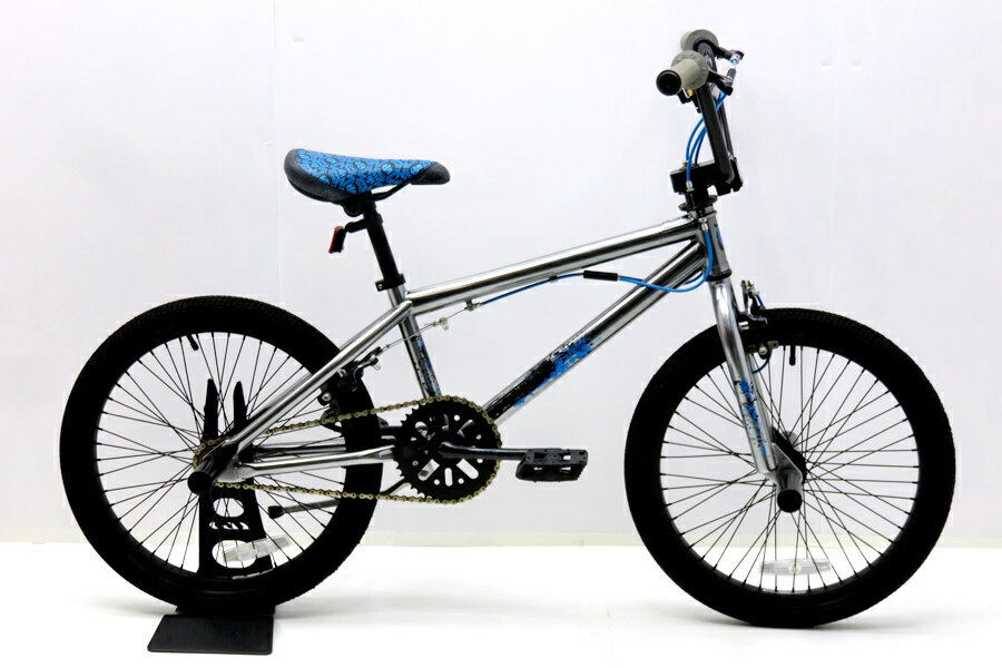 自転車基本情報 商品名 ハロー HARO BIKES FIC 2009年モデル スチール キッズ用BMX バイク 18.5サイズ グレー自転車種BMX年式2009年参考価格-フレーム素材スチールメーカーサイズ18.5適正身長-ヘッドチューブ105mm（実寸）シートチューブ270mm（C-T実寸）トップチューブ475mm（C-C実寸）重量15.54kgクランクHARO / 160mm変速レバー-フロントディレイラー-リアディレイラー-スプロケット-ブレーキキャリパーTEKTROホイールハブ：不明、リム：WEINMANN S7X / 20×2.0ステム55mmハンドル630mmシートポスト不明サドルHARO状態レベル中古：D（強い使用感あり/目立つキズ、ヨゴレ、サビなど）状態説明グリップに汚れ、傷みがあり、フレーム、パーツに傷、擦れ、トップチューブ下部にひび割れのような傷があり、使用感のあるお品になります。ホイール前後ともにに2mm程度のフレがあります。ペダルが付属いたします。 ◇付属品に関しましてはお写真に掲載のお品物のみとなります。 　掲載に無いお品物の付属はいたしませんため、ご注意ください。 ◇完成車は前輪を外した状態でステムやハンドル部分を緩め角度を変えて梱包させていただいています。 お品物到着の際は軽度の組付けや、調節・調整が必要となり、自転車組立の知識が必要となります。予めご了承ください。 当店発行の販売証明書をお付けいたしますので、防犯登録の際にご利用下さい。 ご入金から発送までに3〜7日程度いただいておりますのでご了承お願いいたします。◇一部の商品に関しまして、北海道・沖縄・離島への配送をお受けできない場合がございます。その際は誠に恐れ入りますが当店にてご注文確認後にご連絡させていただき、ご注文はキャンセルさせていただきます。また、その確認の為、出荷までお時間をいただく場合がございます。予めご了承下さいませ。商品説明-メーカーHARO BIKES (ハロー)モデル名F1C (F1C)商品コードcpj-23070903-bi-003100181発送元本商品は、「サイクルパラダイス山口　ネット店」より発送いたします。【重要なご案内】ご購入前に必ずお読みください。本商品は通販・配送専用商品です。店頭での商品確認や店頭お渡しができないお品となります。ご質問は、「商品についてのお問い合わせ」欄よりお送りくださいませ。お電話やメールなどで直接頂いたお問い合わせはご返信ができません。また、ご質問の内容によってはご返答できない場合がございます。予めご了承下さい。ご購入後48時間以内のお支払いお手続きをお願いしております。(期限を過ぎますとキャンセルとさせて頂きます。)