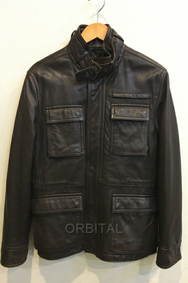 商品詳細タイトル： Calvin Klein カルバンクライン ラムレザージャケット 革ジャン ブルゾン ブラウン メンズ L 参考価格：-ジャンル: ラムレザージャケットブランド・モデル： カルバンクライン商品説明：人気ブランド【 カルバンクライン】の【 ラムレザージャケット】が入荷致しました。一点物となりますので、この機会をお見逃しございませんようご検討くださいませ。 ＊バックヤードに保管している場合がございますので、店頭でお手に取りたいという場合にはお気軽にお問い合わせください。商品管理コード:nkt-2511184405-ms-037224360実寸サイズ:肩幅:約45cm 身幅:約53cm 袖丈:約84cm 着丈:約70cmメーカーサイズ:L お品物の素材:表地：羊革 中綿：ポリエステル 裏地：ポリエステルカラー：ブラウン状態：中古：C（使用感あり/キズ、ヨゴレあり）状態説明肩、裾、袖口にスレがございます。そのほか目立つダメージや汚れは見られません。ふつうに使える商品です。撮影中の状況により、掲載写真と実物とで色合いの誤差が若干生じる場合がございます。 そのため微細な誤差を理由とする返品交換には対応致しかねますので予めご了承下さい。【中古：C（使用感あり/キズ、ヨゴレあり）】ORBITAL（オービタル）展示店舗ご案内商品のお問い合わせは、「サイト内のお問い合せ欄」や「ご質問フォーム」より、お気軽にご連絡下さい。 店舗案内 代官山店：東京都渋谷区恵比寿西1-33-25（03-5459-1422） 二子玉川店：東京都世田谷区玉川3-6-12（0120-001-615） 経堂店：東京都世田谷区経堂1丁目12-8（03-3428-7110） 通販買取センター：東京都江戸川区 中葛西6-10-15 3階（03-6634-8599）