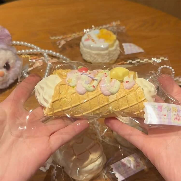 スクイーズ お菓子 生クリームワッフル 袋のまま もちもち ワッフル カンノーリ スイーツ もちとろスクイーズ 袋 ケーキスクイーズ もちとろスクイーズ パウチ クリーム 柔らかい とろふわ ケース 水感 粘着 粘土 泥感 シリコーン ねっとり かわいい 韓国 SNS vexia-10000107 VEXIA サンプル画像2