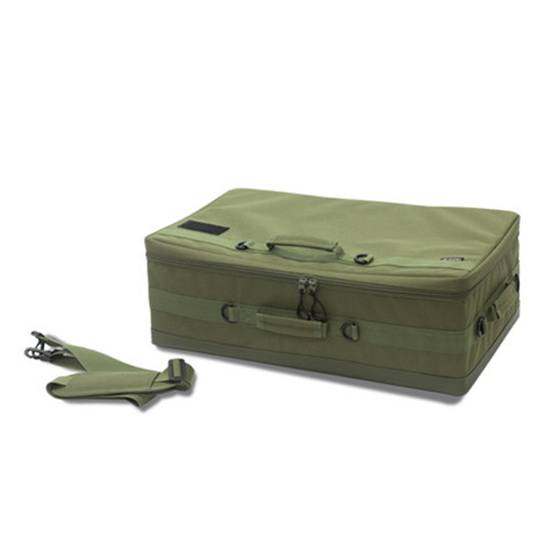 ANOBA[アノーバ]マルチバーナーコンテナ 商品説明 大型コンロを収納を想定したコンテナ登場。 各社大型バーナーを収納でき、さらにガス缶や、トングやフライ返しなど収納可能。もちろん通常のギアバッグとしてもご使用いただけます。 スペック 使用サイズ 約60 X 36 X 20cm 材質 ポリエステル・ EPE ・ PP・ ターポリン 重量 約2.8kg BRAND ANOBA / アノーバ 普段の生活から離れ、あえて不便を嗜み。心の柔軟性を取り戻す。 そんなキャンプができるギア。 開発スタッフ自らが使いたいアイテム群。 それがANOBAの開発理念です。 あなたがANOBAのを使うとき、そこがあなたのもう一つの居場所になります。 商品一覧を見る >>