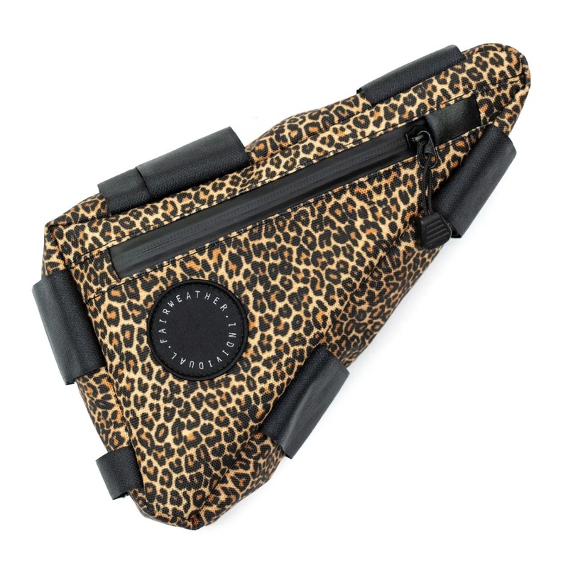 tFAEFU[ FAIRWEATHER corner bag cordura/leopard