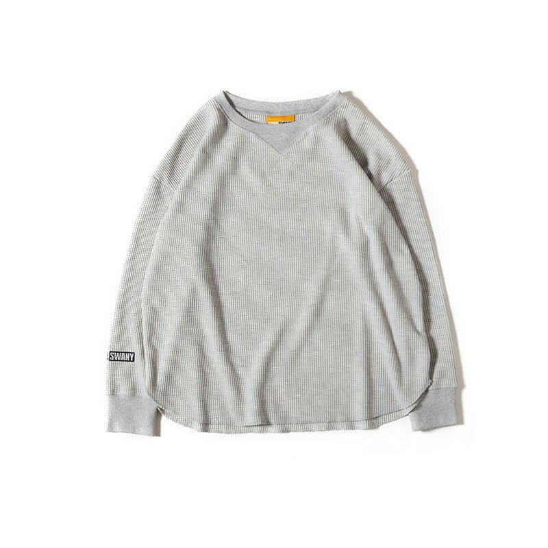 Grip Swany[グリップスワニー]W’S WAFFLE LONG SLEEVE TEE 商品説明 一枚でもインナーでも着用できるサーマルシャツ。スッキリシルエットで腕にもたつきもなく首周りもキツすぎない仕様になります。シンプルなデザインでテイストを選ばずマルチに躍してくれます。 スペック ] サイズ 着丈60cm、肩巾54cm、身巾56cm、袖丈47cm 素材 ポリエステル65%　綿35% 関連商品ラインナップ BRAND GRIP SWANY / グリップスワニー 1848年、ゴールドラッシュに沸く時代に、創立者のマッテオビアンキによってアメリカのグラバスビルという小さな町に作られた小さなグローブ会社を起源とした老舗グローブメーカーです。1980年代後半には日本に上陸、以来、高い品質とストイックなスタイルでアウトドア市場で愛好されている本格派のレザーグローブ、GRIP SWANYです。 商品一覧を見る >>