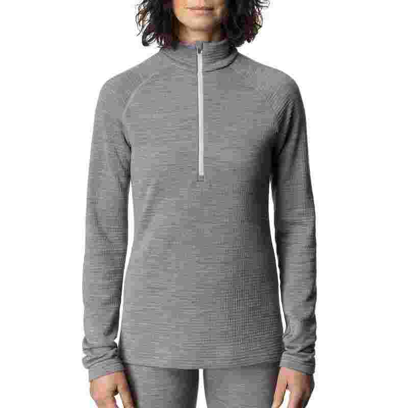 HOUDINI[フーディニ]Womens Desoli Thermal Half Zip 柔軟で非常に暖かなハーフジップのベースレイヤーです。生地のSolid Gridmerinoは17.6μmのニュージーランド産スーパーファインメリノウールを100%使用し、格子状の構造にすることで中に空気の層を作り、保温性と通気性を両立、そして透湿性と速乾性にも優れます。 混紡されていない純粋なウールは自然な性質を高め、濡れても保温性を損なうことがなく、ウールの特性である体温調節機能と天然の抗菌防臭効果を備えています。 また再生可能で生分解性をもつメリノウール100%であり、合成ブレンドや処理をしないことによって完全に循環する生地となり、着古したらリサイクルや堆肥化が可能です。 長めのジップネックは換気性に優れ、高い襟とわずかに長い背面は冷気の侵入を防ぎます。 秋冬のトレッキングやキャンプ、スキーツアーなど、寒いコンディションでのアクティビティから日常生活に最適で、ベースレイヤーまたはミッドレイヤーとしても着用することができます。スリムフィットのデザインを採用しています。 スペック 重量 約272g 素材 Solid Gridmerino 100% merino wool サイズ XS：着丈68cm 身幅39cm 裄丈80cm S：着丈71cm 身幅42cm 裄丈84cm M：着丈72cm 身幅44cm 裄丈86cm BRAND HOUDINI [フーディニ] 新しい素材の“発見”はスポーツウエアの歴史に“革命的”変化をもたらしてきました。 軽さ、動きやすさ、そしてクイックドライな快適さ。 スポーツウエアが追い求めてきたこうした機能性を、 バランス良く兼ね備えたフリース素材の“発見”もそのひとつ。 この画期的な素材をいちはやく“発見”し、世界で初めてフリース素材を使った スポーツアンダーウエアを発表したブランド、それがHOUDINI[フーディニ]です。誕生は1993年。 以来変わらぬキーコンセプト“コア コンフォート”は、着実に成長を遂げてきました。 女性クリエイターチームがプロデューサーするプリティグッドなルックス。 フレッシュなスウェーデンカラー。 世界的マジシャンの名前からとったというブランドネーム通りの、マジカルな着心地。 一度、トライしてみれば、そのマジカルさはカラダが証明してくれます。 世界最先端の“コア コンフォート”は、いま「北欧」と「日本」から。 商品一覧を見る >>
