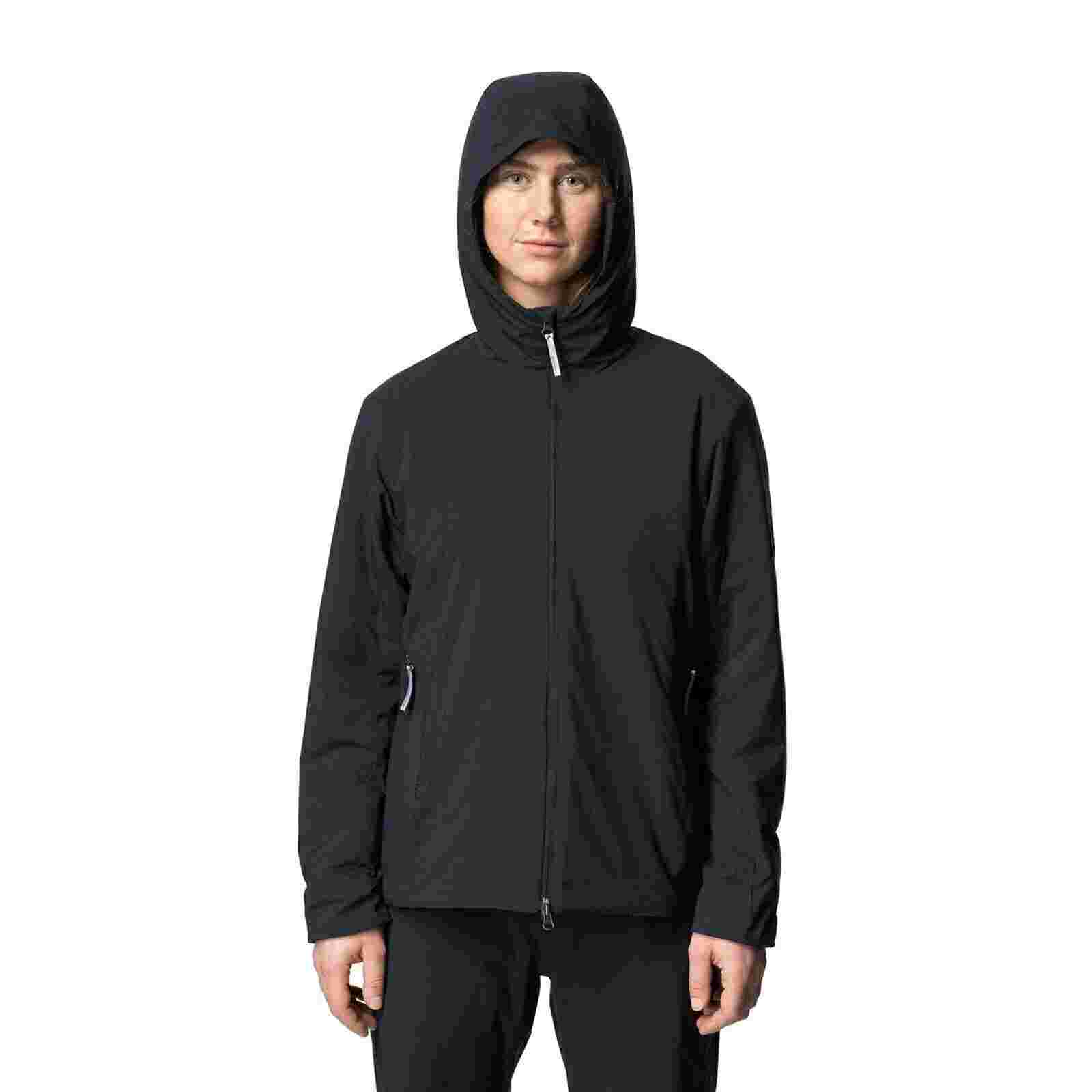 Houdini[フーディニ]Womens Puff Up Insulated Houdi True Black 商品説明 軽くて暖かく、通気性に優れたインサレーションフーディ。寒冷下での高強度アクティビティに最適で、Primaloft Gold Active Ventを中綿に使用しています。 新世代のアクティブ・インサレーションともいえるPuff Up Insulated Houdiは、超軽量で高い通気性を持つ生地と、暖かくエアリーなPrimaloftインサレーションを組み合わせることで、これまでにない快適な着心地と、理想的な衣服内環境を実現しました。季節やアクティビティを問わず活躍する万能インサレーションとして、比類なき汎用性を発揮します。 Puff Up Insulated Houdiは「空気循環」を核としたコンセプトでデザインされています。Primaloft Gold Active Ventは、伸縮性と通気性の高いオープン構造の生地と組み合わせて機能するように開発された素材です。Houdini独自の生地、Freeflow Shadowripが、軽量で嵩高なインサレーションを包み込みつつ、余分な熱や湿気の放出を妨げません。この組み合わせにより、驚くほど軽量でパッカブルな一着に仕上がり、バックパックへの収納も容易です。プロテクティブフード、ジッパー付きハンドポケット、2ウェイフロントジッパー、裾のアジャスト機能など、機能面も充実しています。さらに、生地とインサレーションはリサイクルおよびリサイクル可能な繊維で作られており、PFASも一切不使用です。 このフーディは、寒冷下での高負荷アウトドアアクティビティにおいて真価を発揮します。スキーツーリング、クロスカントリースキー、冬のランニング、ハイキング、バイクパッキングなど、体内の余分な熱や湿気を効率的に逃がすことが求められる場面に最適です。激しく動いても常にドライで暖かく、快適さをキープします。 この製品は未来を見据えて設計されており、循環型素材を使用しています。長年の使用で寿命を迎えた際には、原料として再利用することで、新たな資源の使用を抑え、環境負荷や廃棄物の削減につながります。 MATERIAL： Face and lining: Freeflow Shadowrip 100% recycled polyester Padding: Primaloft Gold Active Vent 60% recycled polyester, 40% polyester 重さ：292g SIZE /単位:cm 身幅：XXS/98、XS/104、S/110、M/116、L/122、XL/128 裾幅：XXS/97、XS/103、S/109、M/115、L/121、XL/127 前着丈：XXS/53、XS/55、S/57、M/59、L/61、XL/63 裄丈：XXS/73、XS/76、S/79、M/82、L/85、XL/88 BRAND HOUDINI / フーディニ HOUDINIチームはあなたを失望させるプロダクトを開発する事はありません。そして自然環境に負荷を与える生産を行わず、持続可能なビジネスを目指しています。フリース素材のアンダーウェア開発のパイオニアでもある我々は常に革新的な技術を追求しています。機能美を優先するデザイン哲学により、世界中のエクストリームスポーツアスリートの高度な要求に対応したスポーツウェアを開発し続けています。プロダクトは山からホワイトウォーターまでフィールドを問わず対応する多機能性、そして信頼性を誇ります。見せかけだけの製品作りは決して行いません。革新的なデザインはHOUDINIフレンズによるクライミング、カヤッキング、サーフィン、スキー、あらゆるアウトドアスポーツから得られたアイデアを元に生まれています。すべてのギアが重要であるように、あなたの着用するアウトドアウェアも最高のパフォーマンスを発揮しなければならないのです。HOUDINIはそれを可能にします。 商品一覧を見る >>