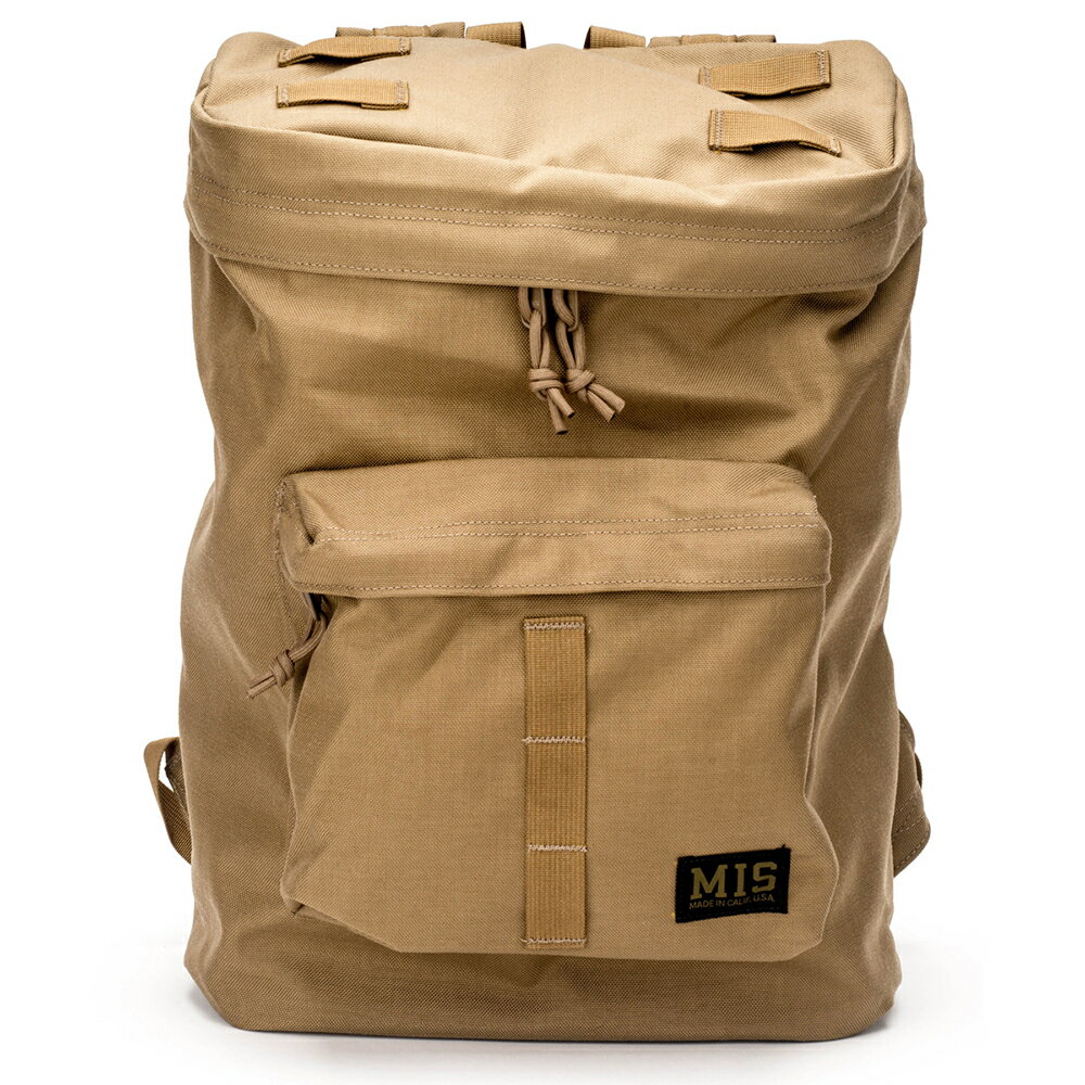 MIS[エムアイエス]Backpack Coyote Brown 商品説明 YKKの丈夫な形状保持ファスナーを使用したコイル状樹脂ファスナー 正面にPALSウェビングを使用したファスナー付きポケット 背面にパッドが入っているので長時間快適 上部と底面にPALSウェビング メインコンパートメントにはセパレートタイプのパッド入り ノートパソコン収納スペースとファスナー付きの小さなメッシュポケット付き 上部にハウルループ調節可能なパッド入りのショルダーストラップ 15インチのノートパソコン収納可能 スペック 寸法 30.5 W x 43 H x 14 D 容量 18L 本体 耐水性ウレタンコーティング加工のデュポン社製1000デニールのコーデュラナイロン使用 生産国 MADE IN U.S.A. 関連商品ラインナップ BRAND MIS / エムアイエス 2014年にLos Angelesで誕生したMIS。カリフォルニア州内のアメリカ国防省が定めた軍用基準(MIL-SPEC)に対応した指定ファクトリーで生産をされています。ファブリック、バックル、ウェビングテープ、ファスナーなど、すべての素材がMADE IN USAのMIL-SPECに対応した物を使用しています。あらゆる極地で対応可能な強靭な耐久性は当然のことながら、そこにデザイン性を融合させる事でタウンユースにアップデートされています。ブランドの語源でもある ”Make It Simple” シンプルであることにデザインの重点をおき、洗練されたフォルムのバッグを作り続けています。 商品一覧を見る >>