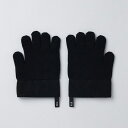 MURACO[ムラコ]Double Knit Gloves 商品説明 ダッチオーブンなどの熱いものを持つのに適したニットグローブです。断熱性と操作性にこだわりました。空気をたっぷりと含んだニットを2層で使用し、高い断熱性を持ちます。外側には燃えにくく空気を含んだコットンを、内側には高強度で耐切創性の高いアラミド繊維を使用しました。 ・2層構造のニットによる高い断熱性 ・内側にはアラミド繊維を使用し、優れた強度と耐切創性を実現 ・広く補強された裾により素早い着脱が可能 ・左右の区別がない ・汚れたら手洗い可能 スペック サイズ FREE(W165×D260mm) 重量 180g 素材 外側:綿100% 内側:綿70%/アラミド繊維30% 手首:コットンキャンバス 備考 ・濡れた状態でのご使用はお避けください。 ・高温のものを長時間触れるような場合は、変色の可能性があります。 ・素材が焦げてしまうともろくなりますので、硬くなった場合は使用を中止してください。 ・すべりやすいものを扱う際はご注意ください。 BRAND MURACO / ムラコ 私たちMURACO（ムラコ）は小さな金属加工の工場から生まれました。0.01mmの誤差が品質を左右する世界で磨かれた、クラフトマンシップ溢れるファクトリーの技術と、様々な分野のプロフェッショナル達のノウハウを結集しMURACOはスタートを切りました。アウトドアをベースに様々なカルチャーをミックスし、新しい感覚のアウトドアスタイルを提案します。アウトドアアクティビティを楽しむ全ての人々へ新しい選択を。OUTDOOR GUILD MURACO. 商品一覧を見る >>