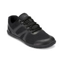 Xero Shoes[ゼロシューズ]HFS2 BLACK/ ASPHALT 商品説明 素足感覚を存分に味わえるナチュラルランニングシューズ。フラットなソールでロードランニングはもちろん、ジムトレーニングやフィットネス、お散歩やウォーキングなどマルチに対応するシリーズです。人気のHFSがアップデート。薄いミッドソールを搭載しランニング時の着地をスムーズに行うことができます。よりランニングシューズとしての適性を強化され走る楽しさを体感できる1足に。HFSは「HappyFeetShoes」「HyperFlexibleSoles」の略です。 重量（片足）：209.8g（27.0cm） ソール厚：スタックハイト:12.0mm（ソールベース:4.5mm ソールラグ:2.5mm インソール:3.5mm ストロール:1.5mm） 関連商品ラインナップ BRAND Xero Shoes / ゼロシューズ 陸上の短距離選手であった創業者のスティーブは、足の故障に悩んでいた際に友人から紹介された一冊の本「Born to Run」をきっかけにベアフットランニングに出会い、より自然なスタイルでのランニングを追及していくこととなる。その中で作り始めたサンダルに全精力を注ぐようになり、妻のレナや有名シューズメーカーの元デザイナーなどの協力を得ながら2009年に「Xero Shoes」としてブランドをスタートさせました。ゼロシューズはランニングにとどまらず、アウトドアスポーツやウォータースポーツ、ウォーキングやフィットネス、日常にも使ってもらえるサンダル作りを目指し、今も成長を続けています。 商品一覧を見る >>