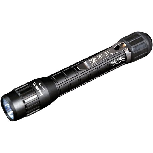 【ご購入前の重要な確認事項】いつもご利用いただき、誠にありがとうございます。いつも【vicsystore楽天市場店】をご利用いただき、誠にありがとうございます。 最近、商品の入数・数量・サイズなどのご注文内容に関する間違いが増えております。 お手数ではございますが、ご購入手続きの際には、入数・数量・サイズを今一度ご確認いただけますようお願いいたします。 ご注文から30分以上経過した場合、入数・数量・サイズ等の間違いによるキャンセルはお受けできません。 ご不明な点がある場合は、必ずご注文前にお問い合わせください。 🚚ご注文に関するご案内 最短でのお届けをご希望の方へ 日時指定をされない場合、最短での発送手配が可能です。お急ぎの場合は日時指定なしでのご注文をおすすめいたします。 営業所留めについて 営業所留めには対応しておりません。 誤った郵便番号や住所でご注文された場合、発送時に発生した費用や損失はお客様のご負担となりますのでご注意ください。 お支払い方法について コンビニ払い・銀行振込などの前払いの場合は、ご入金確認後に在庫を確保いたします。 そのため、ご入金のタイミングによっては欠品となる場合がございます。 ギフト対応について 誠に申し訳ございませんが、のし・ラッピング・メッセージカード等のギフト対応は行っておりません。 ご購入数量の上限について 当店ではすべての商品に購入上限を設けております。 上限を超える数量をご希望の場合は、ご購入前に必ずお問い合わせください。 キャンセルについて ご注文から30分を過ぎた場合、お客様都合によるキャンセルはお受けできません。 内容に不安がある場合は、ご注文前に必ずお問い合わせください。 品番:YF-980/パッケージ:ブリスターパック ボディサイズ:約26mmx29mmx160mm/自重:約135g(電池含)/ボディカラー:ブラック 使用電池:乾電池単3形2本(別売)/電池寿命:約0.5時間/防水性:IPX7クラス(完全防水) 光源:紫外線LEDx1個/UV強度:約11mW/cm2(測定距離20cm)/波長:365nm ※スイッチは「カチッ」と音が鳴るまで押してください。点灯状態のままにしないで下さい。光源部を直視しないでください。強力なUV光を発するため、失明や目の障害のおそれがあります。