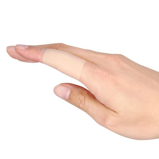 【ご購入前の重要な確認事項】 いつもご利用いただき、誠にありがとうございます。 いつも【vicsystore楽天市場店】をご利用いただき、誠にありがとうございます。 最近、商品の入数・数量・サイズなどのご注文内容に関する間違いが増えております。 お手数ではございますが、ご購入手続きの際には、入数・数量・サイズを今一度ご確認いただけますようお願いいたします。 ご注文から 30分以上経過した場合、入数・数量・サイズ等の間違いによるキャンセルはお受けできません。 ご不明な点がある場合は、必ずご注文前にお問い合わせください。 🚚 ご注文に関するご案内 最短でのお届けをご希望の方へ 日時指定をされない場合、最短での発送手配が可能です。お急ぎの場合は日時指定なしでのご注文をおすすめいたします。 営業所留めについて 営業所留めには対応しておりません。 誤った郵便番号や住所でご注文された場合、発送時に発生した費用や損失はお客様のご負担となりますのでご注意ください。 お支払い方法について コンビニ払い・銀行振込などの前払いの場合は、ご入金確認後に在庫を確保いたします。 そのため、ご入金のタイミングによっては欠品となる場合がございます。 ギフト対応について 誠に申し訳ございませんが、のし・ラッピング・メッセージカード等のギフト対応は行っておりません。 ご購入数量の上限について 当店ではすべての商品に購入上限を設けております。 上限を超える数量をご希望の場合は、ご購入前に必ずお問い合わせください。 キャンセルについて ご注文から 30分を過ぎた場合、お客様都合によるキャンセルはお受けできません。 内容に不安がある場合は、ご注文前に必ずお問い合わせください。 曲げるとつらいガサガサ指がラクに! 伸縮性の高いゲル素材が指を包み込みながら保湿ガード 薄型なので指の曲げ伸ばしもラクラクです サイズ:フリー(適応指周り4~7cm)・商品の長さ:4cm 内容量:3個 ■商品重量:1g(1個) 日本製