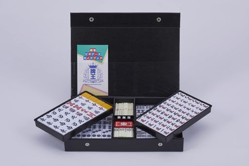 【ご購入前の重要な確認事項】 いつもご利用いただき、誠にありがとうございます。 いつも【vicsystore楽天市場店】をご利用いただき、誠にありがとうございます。 最近、商品の入数・数量・サイズなどのご注文内容に関する間違いが増えております。 お手数ではございますが、ご購入手続きの際には、入数・数量・サイズを今一度ご確認いただけますようお願いいたします。 ご注文から 30分以上経過した場合、入数・数量・サイズ等の間違いによるキャンセルはお受けできません。 ご不明な点がある場合は、必ずご注文前にお問い合わせください。 🚚 ご注文に関するご案内 最短でのお届けをご希望の方へ 日時指定をされない場合、最短での発送手配が可能です。お急ぎの場合は日時指定なしでのご注文をおすすめいたします。 営業所留めについて 営業所留めには対応しておりません。 誤った郵便番号や住所でご注文された場合、発送時に発生した費用や損失はお客様のご負担となりますのでご注意ください。 お支払い方法について コンビニ払い・銀行振込などの前払いの場合は、ご入金確認後に在庫を確保いたします。 そのため、ご入金のタイミングによっては欠品となる場合がございます。 ギフト対応について 誠に申し訳ございませんが、のし・ラッピング・メッセージカード等のギフト対応は行っておりません。 ご購入数量の上限について 当店ではすべての商品に購入上限を設けております。 上限を超える数量をご希望の場合は、ご購入前に必ずお問い合わせください。 キャンセルについて ご注文から 30分を過ぎた場合、お客様都合によるキャンセルはお受けできません。 内容に不安がある場合は、ご注文前に必ずお問い合わせください。 牌サイズ(1枚):約26x19.5x16mm ケースサイズ:約200x298x50mm