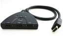 長さ:約50CM 端子:標準 HDMI Aタイプ 入力:3HDMI メス 出力:1HDMI オス ノートパソコン、デスクトップ、ゲーム機などのHDMI出力もつ本体をHDMI 3口同時接続し、切り替えスイッチによりHDMI端子を持つモニター、液晶テレビ、プロジェクターへ映像出力行えます。手動式HDMI切替器です。 HDDレコーダー、パソコン、PS3やXBOXなどのゲーム機を接続することが可能です。HDMI機器の多いリビングでの使用にてきしています。3D映像、フルHD1080P出力に対応しています。 HDMI端子全てに金メッキ加工を施しています。サビに強く、信号劣化を防げます。LPCM、DTS DIGITAL、DOLBY DIGITALに対応しています。