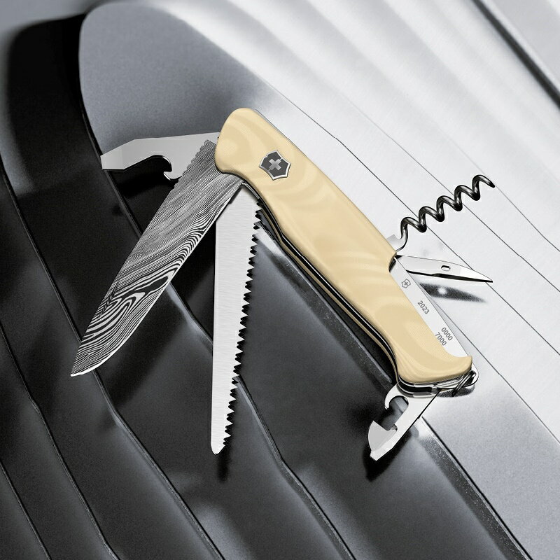 【公式】【数量限定】ビクトリノックス VICTORINOX レンジャー55 ダマスカス リミテッドエディション2023 ナイフ アウトドア キャンプ ダマスカス鋼 フォールディングナイフ 折りたたみナイフ 折り畳みナイフ アウトドアナイフ ステンレス 高級 十徳ナイフ マルチツール