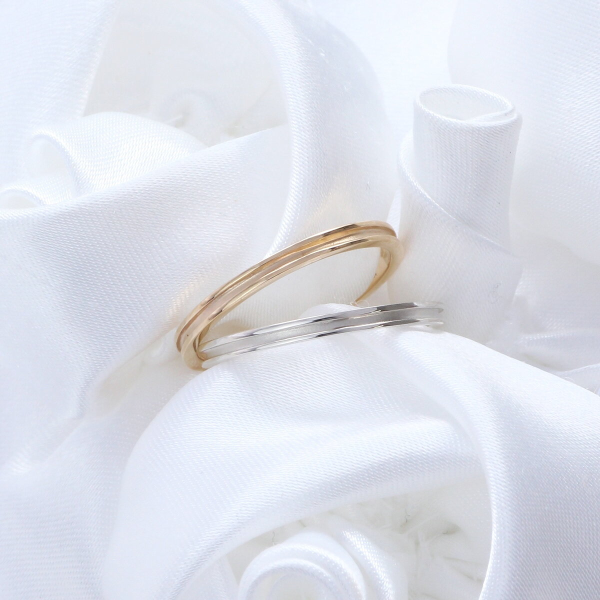 vie jewelryの【マリッジリング】プラチナ&ゴールド ペアリング【シンプルデザイン】【名入れ刻印無料】【サイズ直し無料】【0号から30号まで対応】【選べる素材】ランキング1位 結婚指輪 記念日リング 誕生日 クリスマス 結婚記念日 業界最安値 bonheu PK8034P｜アングル2