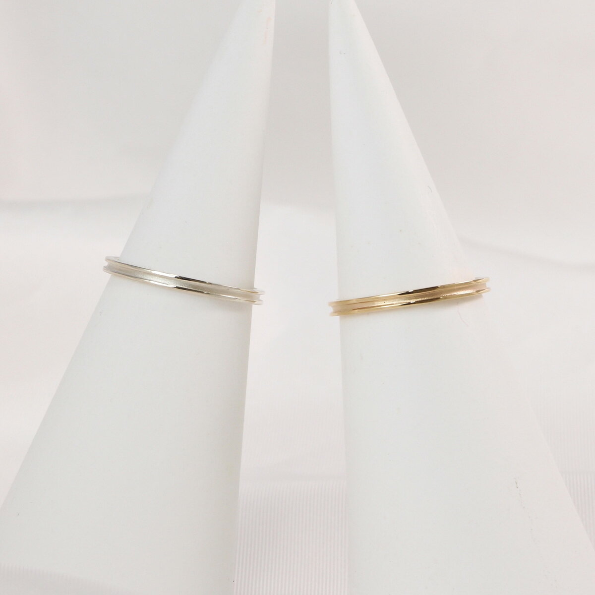vie jewelryの【マリッジリング】プラチナ&ゴールド ペアリング【シンプルデザイン】【名入れ刻印無料】【サイズ直し無料】【0号から30号まで対応】【選べる素材】ランキング1位 結婚指輪 記念日リング 誕生日 クリスマス 結婚記念日 業界最安値 bonheu PK8034P｜アングル3