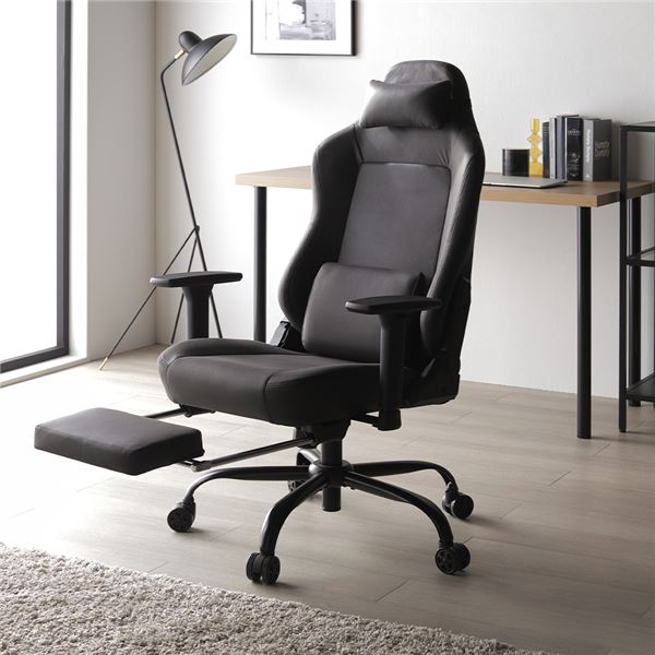 ■商品内容Simple Design Gaming ChairMORPH・インテリアに馴染むデザイン・肌触りの良いファブリック仕様・95°-135°リクライニング・可動式のアームレスト（高さ・左右・前後）・内蔵式フットレスト付き・長時間作業を支えるデザイン・耐荷重約120kgの頑丈設計■FUNCTION POINT・ヘッドレスト　首を支えて快適に・背もたれリクライニング　好きな姿勢で寛ぐ・可動式アームレスト　高さ・左右・前後に・内蔵式フットレスト　リラックスモードへ・座面高さ調整　8cm昇降可能・ランバーサポート　腰まわりを支える■インテリアに馴染む大人デザインインテリアに合わせにくかったゲーミングチェアをシンプルなデザインにすることで、リビングなどに置きやすい大人デザインに。■肌触りの良いファブリック仕様高級感のある起毛素材で、スエードのような滑らかな肌触りの生地。夏は蒸れにくく、冬はひんやりすることなく快適なゲーミングチェアです。■リクライニングで好きな姿勢で寛ぐ背もたれは95°〜135°で調整可能。好きな位置で固定できる無段階リクライニング・レバーを引いて簡単操作！・引いたらレバーは戻して固定注意事項：レバーは必ず戻して固定してください。引いたままですと固定されません。■3D可動式アームレストで細かく調整高さ・左右・前後の3D方向で調整できるアームレストだから、快適性がUP。可動1.高さ（7cm昇降）可動2.左右可動3.前後■出し入れ簡単なフットレスト付き脚を伸ばして、さらにリラックスできるフットレスト付き。座面の下にしまえるタイプなので、邪魔にならず必要な時は簡単に出すことができます。フットレストは出し入れ簡単2ステップ■座面の高さは8cm幅で調整可能座面の高さは43cm〜51cmで高さ調整可能。背丈にあわせて調整できます。・高強度シリンダー使用　SGS基準をクリア、CLASS3の高品質ガスシリンダーを使用しています。■長時間座っても疲れにくいデザイン・身体を包み込むバケットデザイン　日本人の体形に最適な形状で設計しました。　身体を包み込むようなデザインで長時間の作業をサポート。・高反発ウレタンを使用した座面　程よい硬さでヘタリにくい高密度ウレタンを使用。　しっかりとした弾力で、身体を優しく支えます。■2つのサポートクッションでさらに快適に・首を支えるヘッドレスト　首のカーブに合わせた立体クッション。　休憩時には枕代わりにもなります。　着脱OK・腰まわりを支えるランバーサポート　腰の凸凹にフィットし、負担を軽減するランバーサポート。　置くだけの簡単設置。　着脱OK・移動可能■余分なものがなく背面もすっきりと背面のデザインも余計なものがなく、すっきりとしたデザインです。ヘッドレストを外せばさらにすっきりと。ヘッドレストはゴムバンドで簡単着脱■耐荷重は約120kgの頑丈設計安心の頑丈設計で、しっかりと身体を支え長く使えるつくりへ。・メタルフレーム　金属フレームを採用。　JIS規格耐久性試験を合格。・金属座面ブラケット　チェア上部と脚部をしっかり連結する厚めのブラケットを使用。・メタルベース　厚手金属素材を使用。　頑丈性と耐久性を両立し、リクライニング時も安定感を維持。・静かで床に優しいPUキャスター　床が傷つきにくく音が静かなPUキャスターを採用しました。　壊れにくく快適な座り心地です。■スタンダードタイプもご用意しましたくすみカラーを入れたシンプルなスタンダードタイプ。・2D可動式アームレスト・カラー/4色（Orange/Moss green/Pink/Black）■商品スペック■サイズ(約)幅68.5×奥行67.5(67.5〜140)×高さ116(116〜124)cm座面の高さ：43〜51cm■材質本体フレーム・脚部：金属(鋼)座面：合板クッション材：ウレタンフォーム肘部：金属(鋼)、ポリプロピレン張り材：ポリエステル 100%■機能リクライニング95°〜135°3Dアームフットレスト付き■耐荷重(約)120kg■カラーブラック■生産国中国■梱包サイズ(約)幅78×奥行54.5×高さ28cm（21.8kg）■商品に関するご注意・本製品はお客様組立品です。・商品の組み立て開始前に部材不足、破損がないか必ずご確認ください。・製造の都合上、粉塵のようなものが付着している場合がございます。　人体に影響のあるものではございませんが、気になる場合は乾いた雑巾等で乾拭きをしてご使用下さい。・写真の色調はモニターの機種や設定により実際の商品と異なる場合があります。・製品のデザイン・仕様・梱包は予告なく変更することがございます。　あらかじめご了承ください。■保証期間及び保証内容・保証期間：購入日から1年間対応。・保証内容：【取扱説明書（同梱）】に従った通常使用の範囲内で起こった　不良品についてのみ、メーカーの判断に基づき良品交換対応をさせていただきます。　※誤使用や通常使用の範囲外で発生した破損・傷・汚れや、お客様都合による返品交換は致しかねます。　※保証は日本国内においてのみ有効です。　※業務用に利用された場合、保証の対象外となります。【配送上のご注意】・この商品は、配送希望日と時間帯をご指定可能です。・配送希望日は出荷目安(最長)の 2 - 30 日後の間でご指定ください。・最短でのお届けをご希望の場合は【指定なし】を選択してください。　※発送先エリア等で御希望に添えかねる場合があります。　※在庫状況により、出荷が遅れる場合がございます。・沖縄・離島へのお届けの場合は下記の点についてご注意ください。　‐配送希望日のご指定をお受けできかねます。　‐ご注文から出荷までに通常よりもお時間がかかる場合がございます。　‐出荷からお届けまでにお時間がかかる場合がございます。・配送は全て玄関先でのお渡しとなります。配送員による室内への搬入・組立てはお受けできかねます。・ご購入前に商品が階段や廊下を通ることが可能かをご確認ください。■送料・配送についての注意事項●本商品の出荷目安は【2 - 6営業日　※土日・祝除く】となります。●お取り寄せ商品のため、稀にご注文入れ違い等により欠品・遅延となる場合がございます。●本商品は仕入元より配送となるため、沖縄・離島への配送はできません。