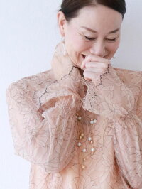 【再入荷♪♪7月25日20時より】「Vieo」花レースの美しいトップス/Z8