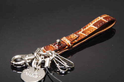 大人専用。【LAMOM DICLASSIS】 牛型押しゴールド仕上げエナメル加工 ストラップ・キーホルダー ブラウン