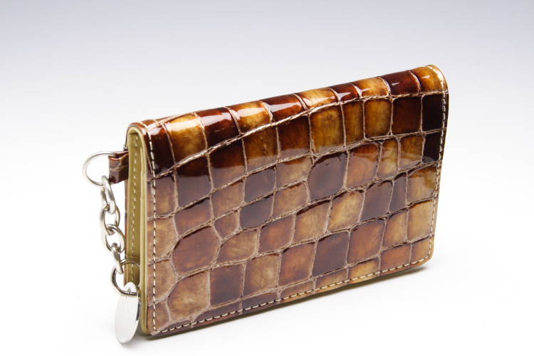 【LAMOM DICLASSIS】名刺入れ 革製 牛型押しゴールド仕上げエナメル加工 ブラウン