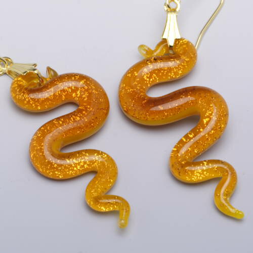 ベネチアングラス ピアス スネーク イエロー セクシー、妖艶を演出するなら、やっぱり蛇 ベネチアングラス 職人の技をご堪能ください