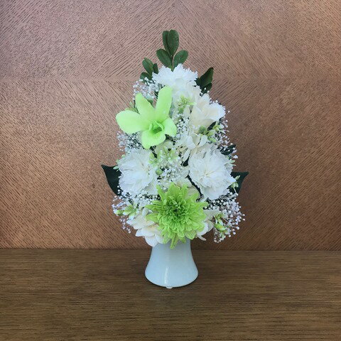 仏花 祈り 萌葱色のデンファレと菊に純白の小花 プリザーブドフラワー 