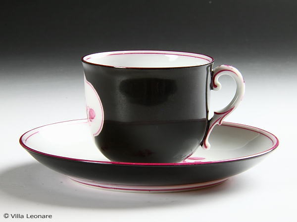 【ニンフェンブルク】ワインカラーの花ブーケ　カップ＆ソーサー（デミタス）のサムネイル