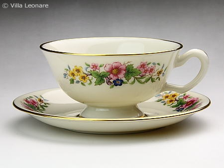 クレアです。【きれいめ】LENOXカップ&amp;ソーサー３客 美品 LENOX レノックス オータム カップ＆ソーサー 中皿 2点
