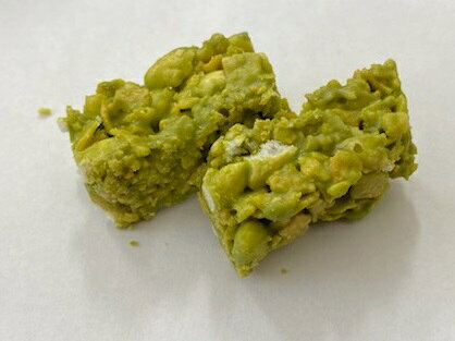 「 京都利休園 宇治茶 チョコクランチ 黒ほうじ茶＆抹茶 (8個×8個=16個入) 」 チョコクランチ 京都 ギフト スイーツ お菓子 抹茶 黒ほうじ茶 ポイント消化 あす楽 バレンタイン ホワイトデー チョコ 父の日