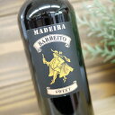 Madeira Sweet 375ml /Vinhos Barbeito マデイラワインは、ポート、シェリーに並ぶ世界3大酒精強化ワインの1つで、 エストファと呼ばれる加熱工程を経て生まれる酸味と甘さが特長のワインです。 食前食後酒、また欠かせない料理酒として、バーベイト社の マデイラワインは世界中で愛されています。 　深い甘味を持ちながらソフトな口当たりで重厚な風味に仕上げられています。 デザートワインとして、また、あらゆる煮込み料理やお菓子の香り付けにもご利用下さい。 料理用に最も人気のあるタイプです。 ボトル裏商品説明より…↓↓↓ バーベイト社マデラワインがソースに最適である3つの要素 　1、豊かなコクと充実した酸味を与える。 　2、粘りと照り、香ばしく芳醇な香りを与える 　3、ソース用ワインとしての歩留まりが良い ◆容量：375ml ◆醸造・熟成： ◆原産国：ポルトガル ◆アルコール度数：19度 ◆ マデイラ　マディラ　ソース　料理用　調理用　ヴィニョス・バーベイト社は、1946年に設立された代表的なワイナリーで、 マデイラの中心地、フンシャルの西海岸に面した高い崖の上にあります。 マデイラ島では珍しい家族経営で、今なお頑なに伝統的な醸造法を継承し、 膨大な原酒のストックをもとに、すぐれたブレンド技術で世界中に高品質の マデイラワインを供給しています。 バーベイト社は、糖分の多い高品質の原料葡萄のみを厳選し、エストゥファによる 伝統的な加熱方式を用いてマデイラワイン独特の風味を生み出すことに努めています。 酒精強化はエストゥファの前に行われ、3〜6ヶ月のそれを経て、さらに最低6ヶ月間 静置された後、再びアルコール度数が18〜19度になるように調整されます。 高級品は大きな倉庫の屋根の下にCANTEIRO（石室）と呼ばれる暖かい貯蔵場所を 作ってゆっくり加熱熟成が行われます。 樽熟成はフレンチオークのみを使用します。