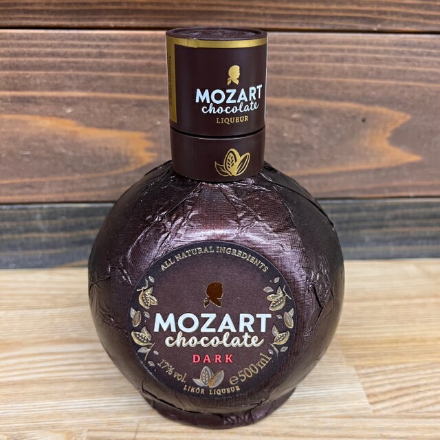 MOZART Dark Chocolate　500ml 厳選されたビターチョコレートの香りと味わいが楽しめる、ザルツブルグ生まれの新しいスタイルのチョコレートリキュール。 カカオ87％に最高級カカオリキュールを配合。 苦味の効いたビターな味わいが特徴です。 オン・ザ・ロックでも、またはウオツカとあわせてマティーニ・スタイルでも楽しめます。 ◆品名：リキュール ◆原産国：オーストリア ◆アルコール分：17％ ◆容量：500ml ◆輸入者：サントリー（株） バレンタインデー　チョコレートの代わり　大人の男性に　プレゼント　ギフト　製菓用　チョコレートカクテル　ホットチョコレート　ミルクチョコレート　甘さ控えめ　ショコラカクテル　