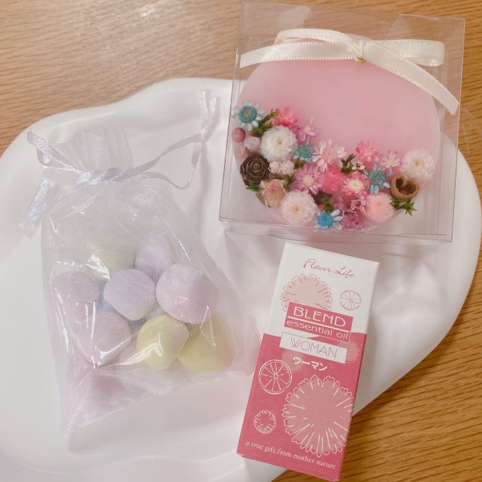 アロマギフト フレーバーライフ ブレンドオイル Woman 精油 エッセンシャルオイル キャンドルサシェ ボタニカルサシェ アロマストーン フローラル セット 贈り物 カード付き 送料無料 香りギフト プレゼント 誕生日 感謝 母の日 お礼のサムネイル