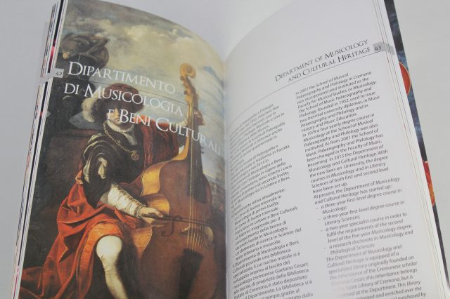 本　 『Guida Alla Liuteria Di Cremona 2013』