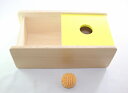 モンテッソーリ　立体おとし♪ニット玉、フリップ蓋♪　Montessori Imbucare Box with Flip Lid 知育玩具