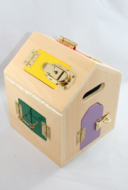 モンテッソーリ　カギ家　Montessori Lock House 知育玩具 3