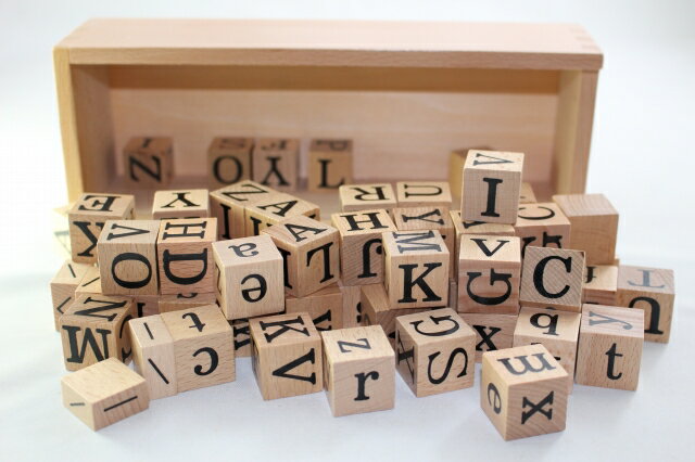 モンテッソーリ　木製アルファベット・ブロック　Montessori Wooden Alphabet Blocks 知育玩具 2